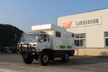 四驅(qū)平頭排半2070越野旅居車_東風(fēng)153越野底盤(pán)改裝_越野房車個(gè)性化定制