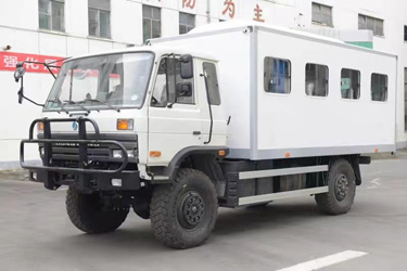 四驅(qū)153越野廂式車(chē)_4×4東風(fēng)2070越野客車(chē)_東風(fēng)30人客艙房車(chē)