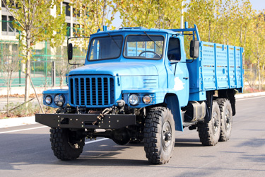 6×6東風(fēng)EQ2082E6D載貨車配置_六驅(qū)長(zhǎng)頭單排EQ240運(yùn)兵車_25Y越野卡車