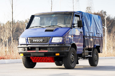 多功能四驅(qū)短頭卡車(chē)出口_4×4小型長(zhǎng)頭越野貨車(chē)報(bào)價(jià)_NJ2045依維柯四驅(qū)改裝