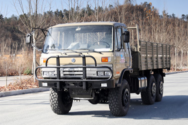210馬力六驅(qū)平頭EQ2102G運(yùn)兵車(chē)_東風(fēng)153越野載貨汽車(chē)_6×6卡車(chē)出口