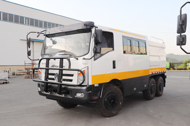 10座專(zhuān)用搶險(xiǎn)救災(zāi)車(chē)_3m3六驅(qū)加運(yùn)油罐車(chē)_6×6平頭越野工程道路救援車(chē)