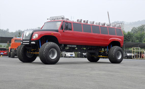 四驅(qū)沙漠旅游觀光車(chē)廠家_4×4沙漠沖浪旅游車(chē)_2024年新款大腳怪景區(qū)定制