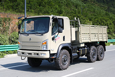 東風(fēng)六驅(qū)越野專(zhuān)用車(chē)輕卡_2.5噸EQ2082升級(jí)平頭卡車(chē)_6*6新款EQ240/25Y