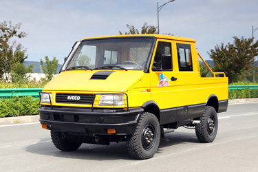 4×4雙排依維柯工程救援車(chē)_111馬力電力搶險(xiǎn)維修車(chē)_短頭專(zhuān)用越野輕卡改裝廠家